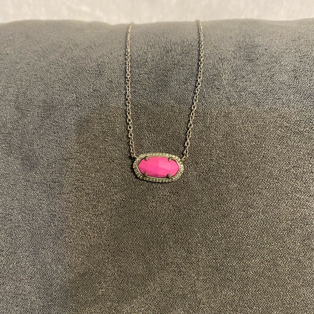 Kendra Scott necklace